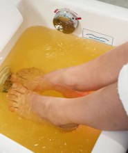 Load image into Gallery viewer, Apple Cider Vinegar Foot Soak & Detox for Tired Achy Feet, Dry Skin, Calluses, and Athlete's Foot